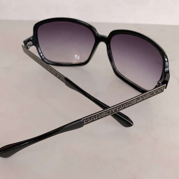 Marc Jacobs Designer Sunglasses - Picture 3 of 4